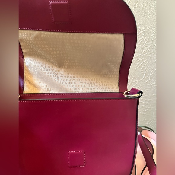 LIKE NEW Kate Spade Doreen New Bond Street Red Plum Leather Crossbody - Picture 5 of 6